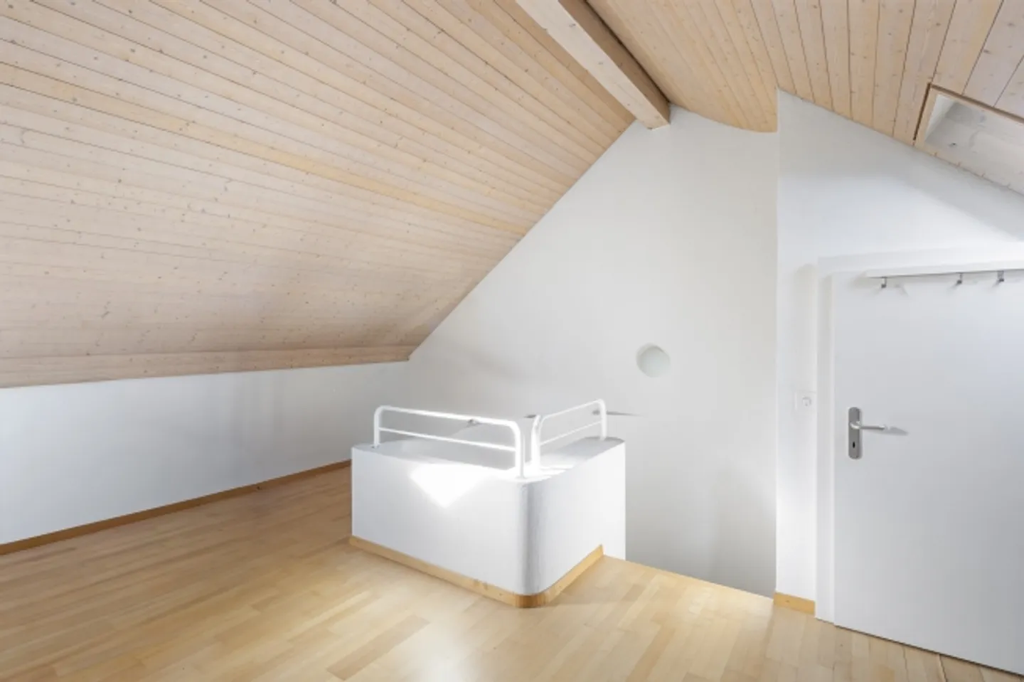 Tranquillo, verde e ideale per la vita familiare e per il lavoro da casa - Foto 9 di 13