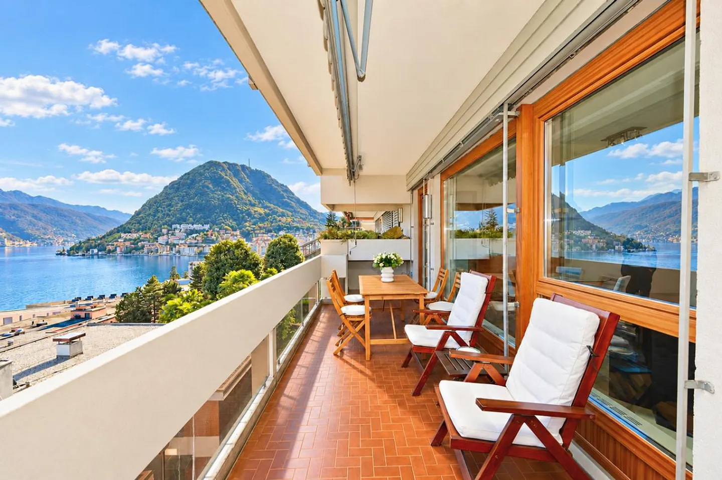 Appartamento Elegante con Vista Lago - Foto 1 di 15
