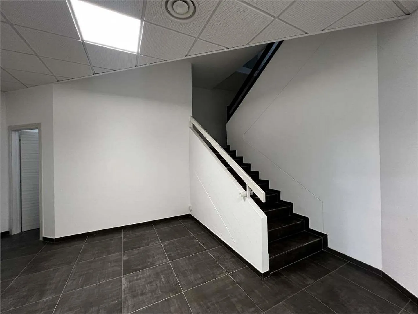 Réf. 2683 Bureau duplex à louer, zone Parco Ciani - Photo 3 sur 10