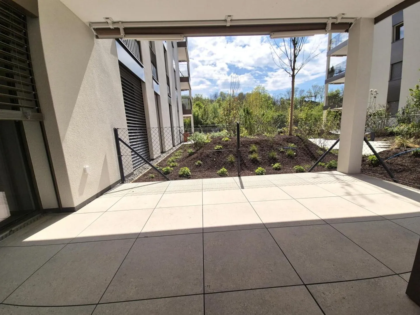 Appartement moderne avec terrasse - Photo 1 sur 8