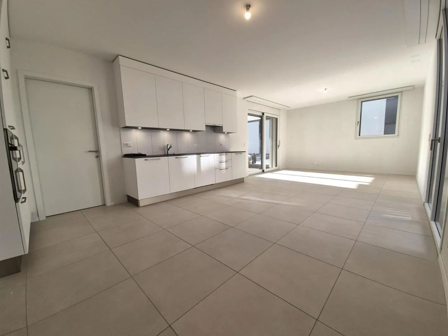 Appartement moderne avec terrasse - Photo 4 sur 8