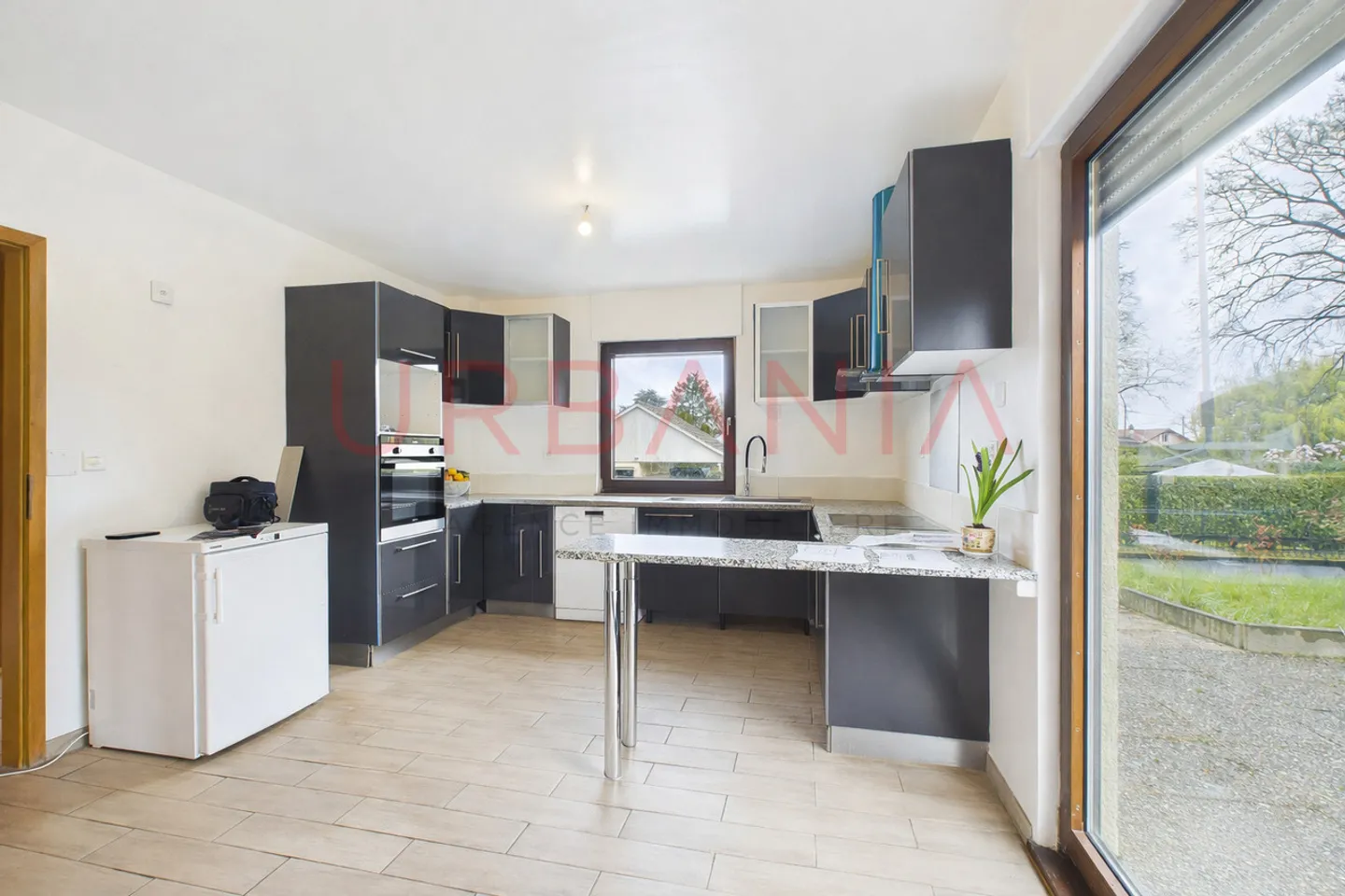 Wunderschönes Einfamilienhaus in Genthod mit Garten und zwei Garagen - Foto 6 von 13