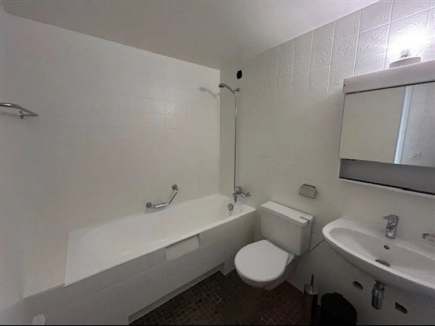 Lease takeover - Photo 3 of 8