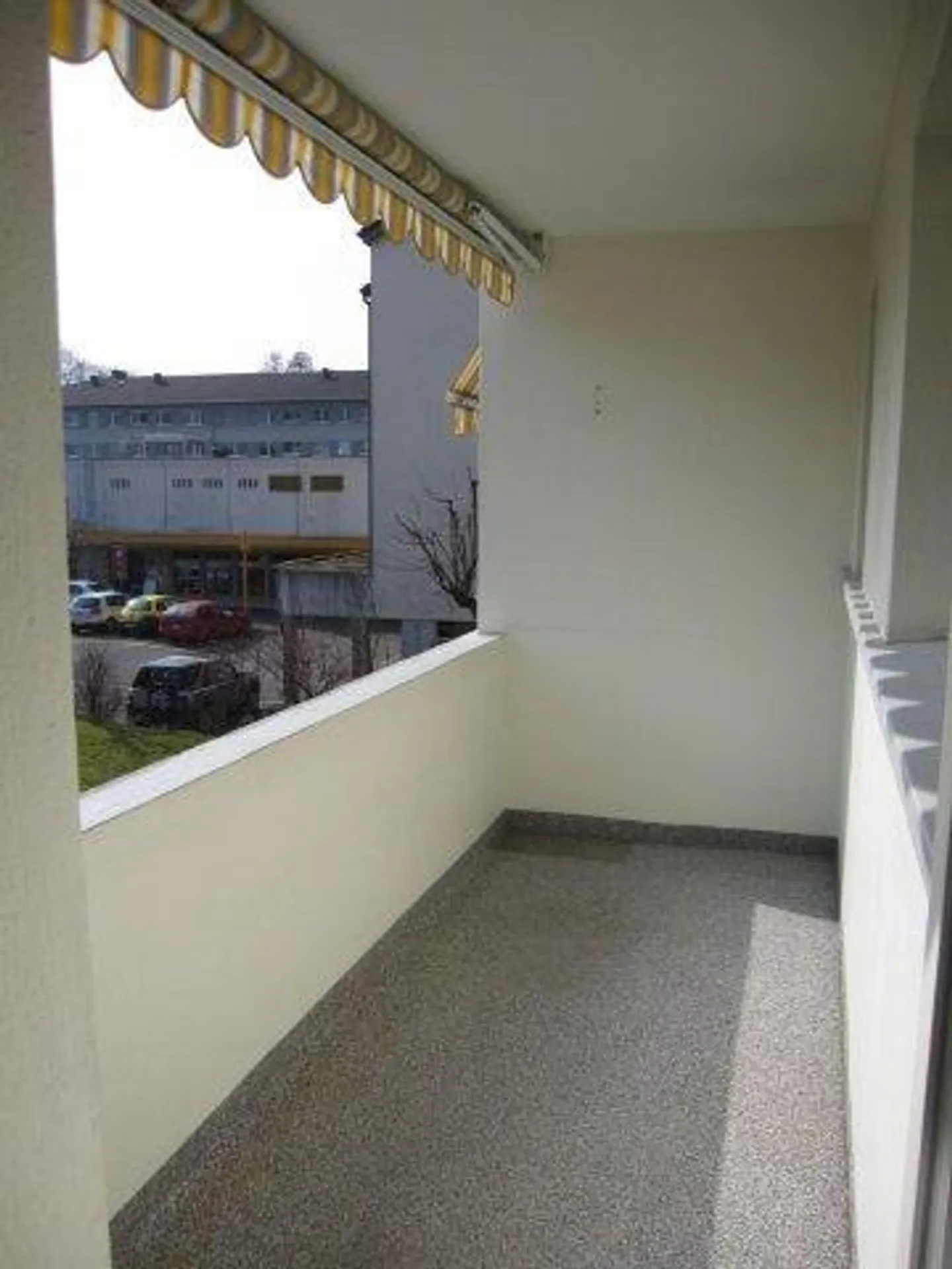 Moderno appartamento con 3 camere e balcone a Murten - Foto 3 di 8