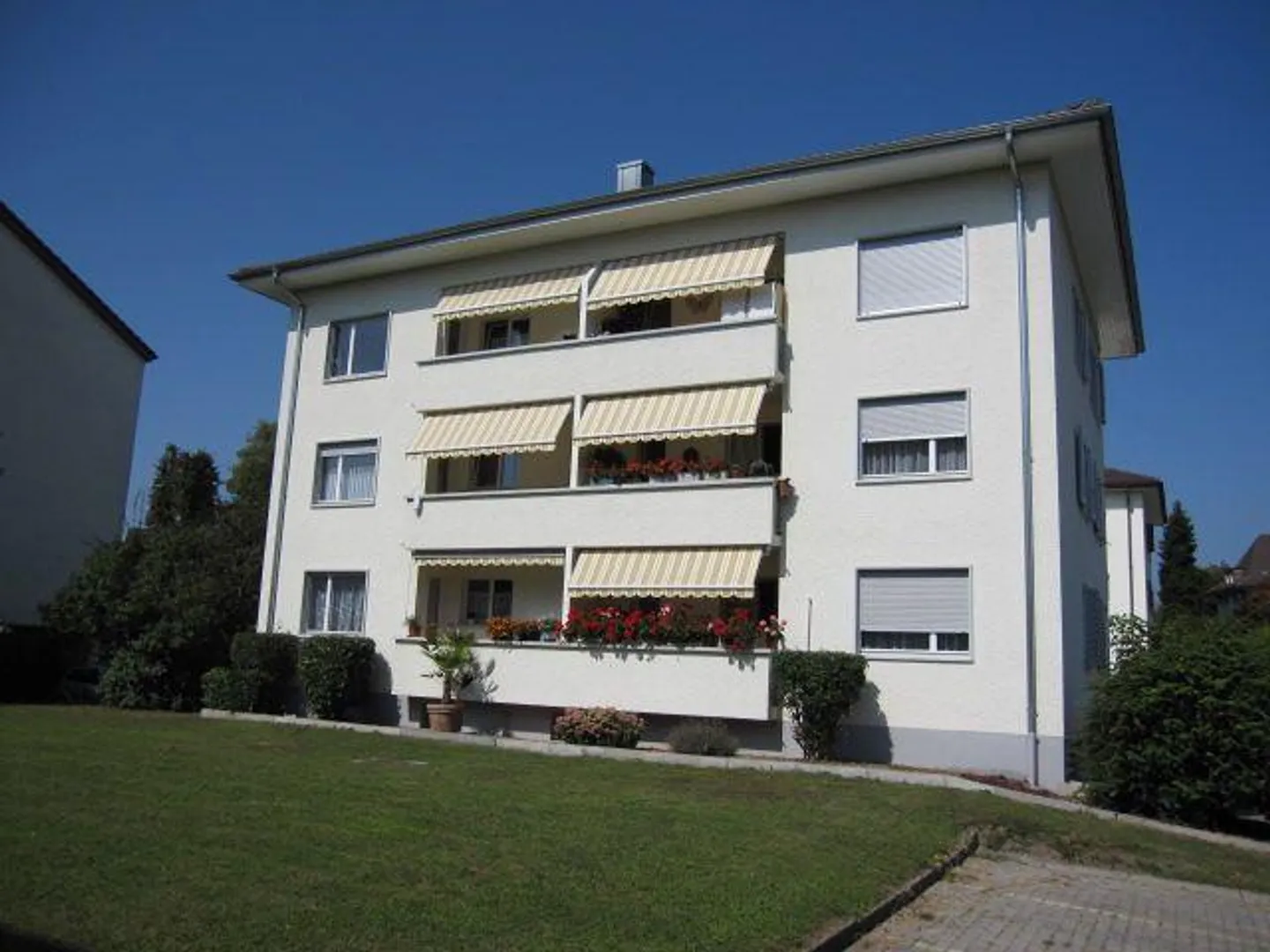 Moderno appartamento con 3 camere e balcone a Murten - Foto 1 di 8