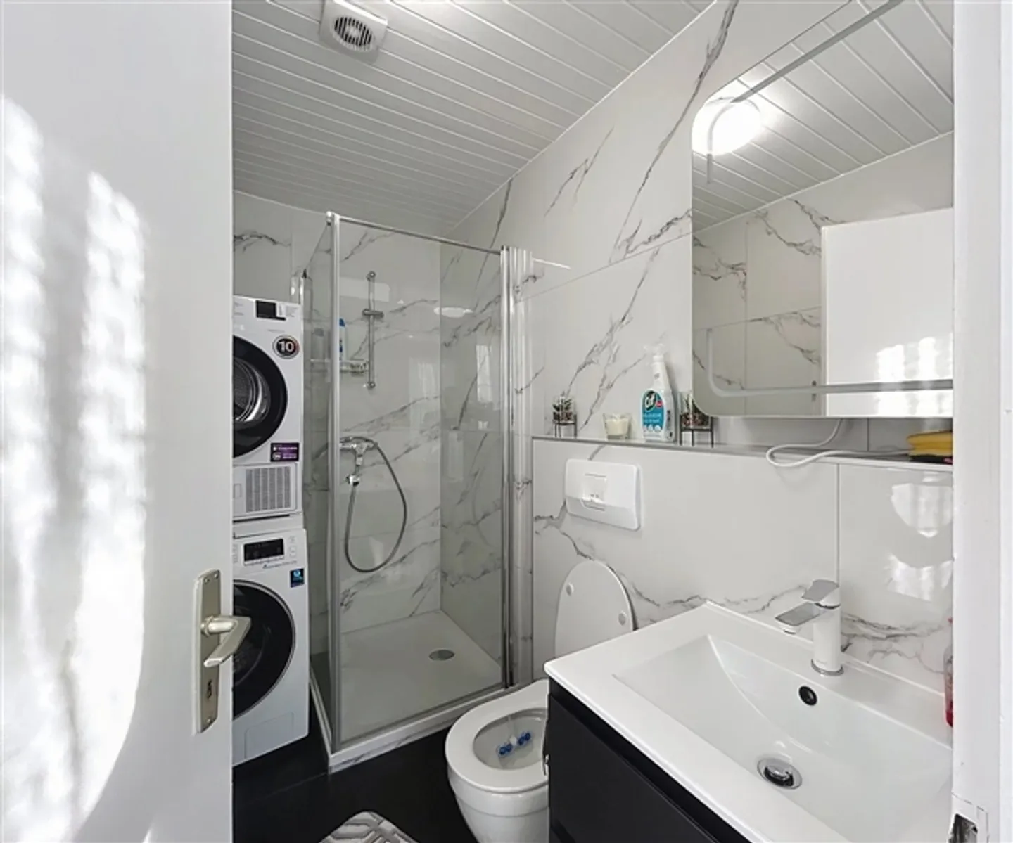 Village House with 2 Independent Apartments - Photo 5 of 11