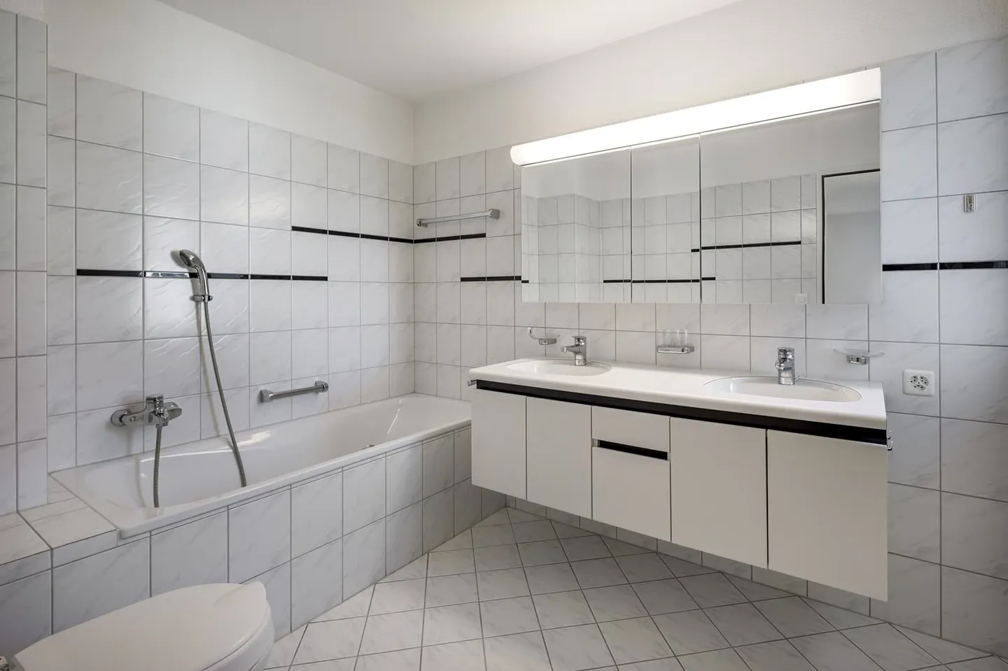 Helles Apartment mit Balkon - Foto 7 von 9