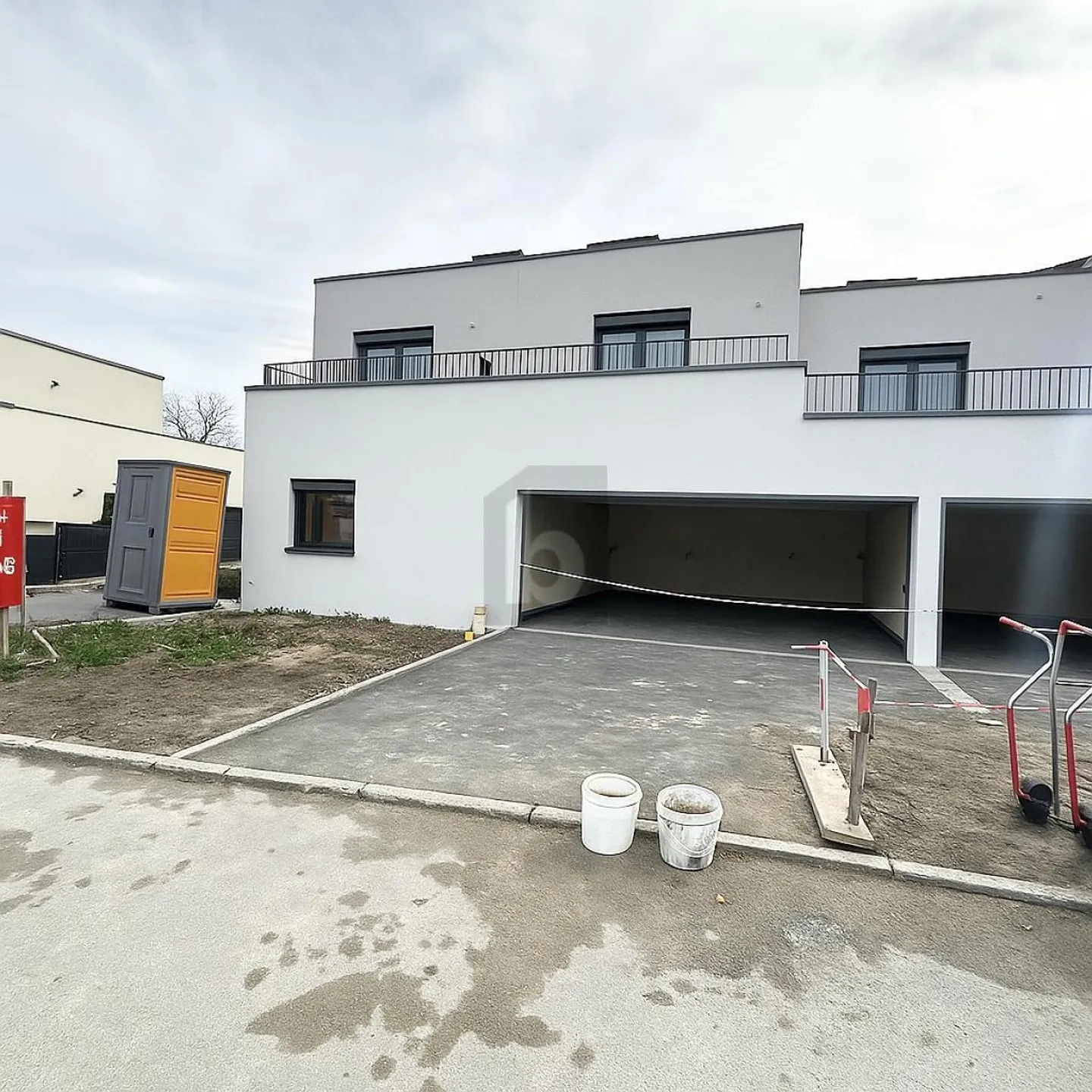 MINERGIE! DEUX GRANDES TERRASSES SUR LE TOIT ET JARDIN - Photo 1 sur 6