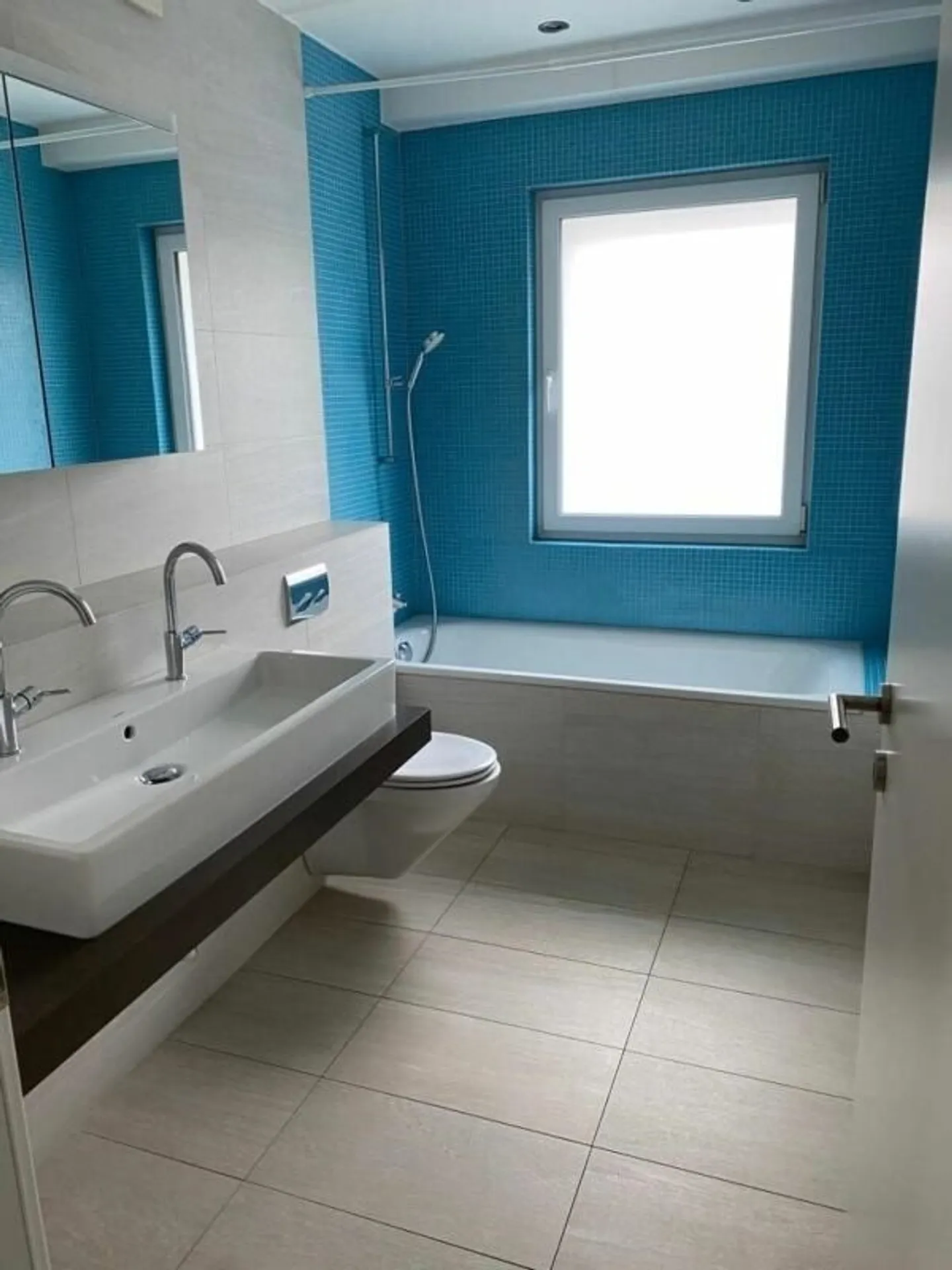 modern apartment with private washing tower - Photo 3 of 6