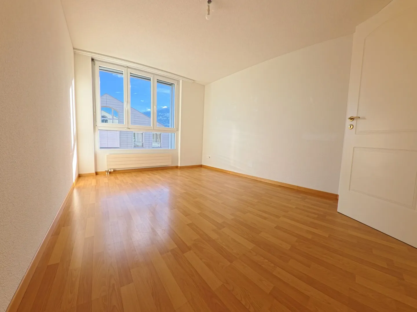 Vivere centralmente sopra i tetti: Maisonette elegante di 5,5 stanze per famiglie - Foto 8 di 14