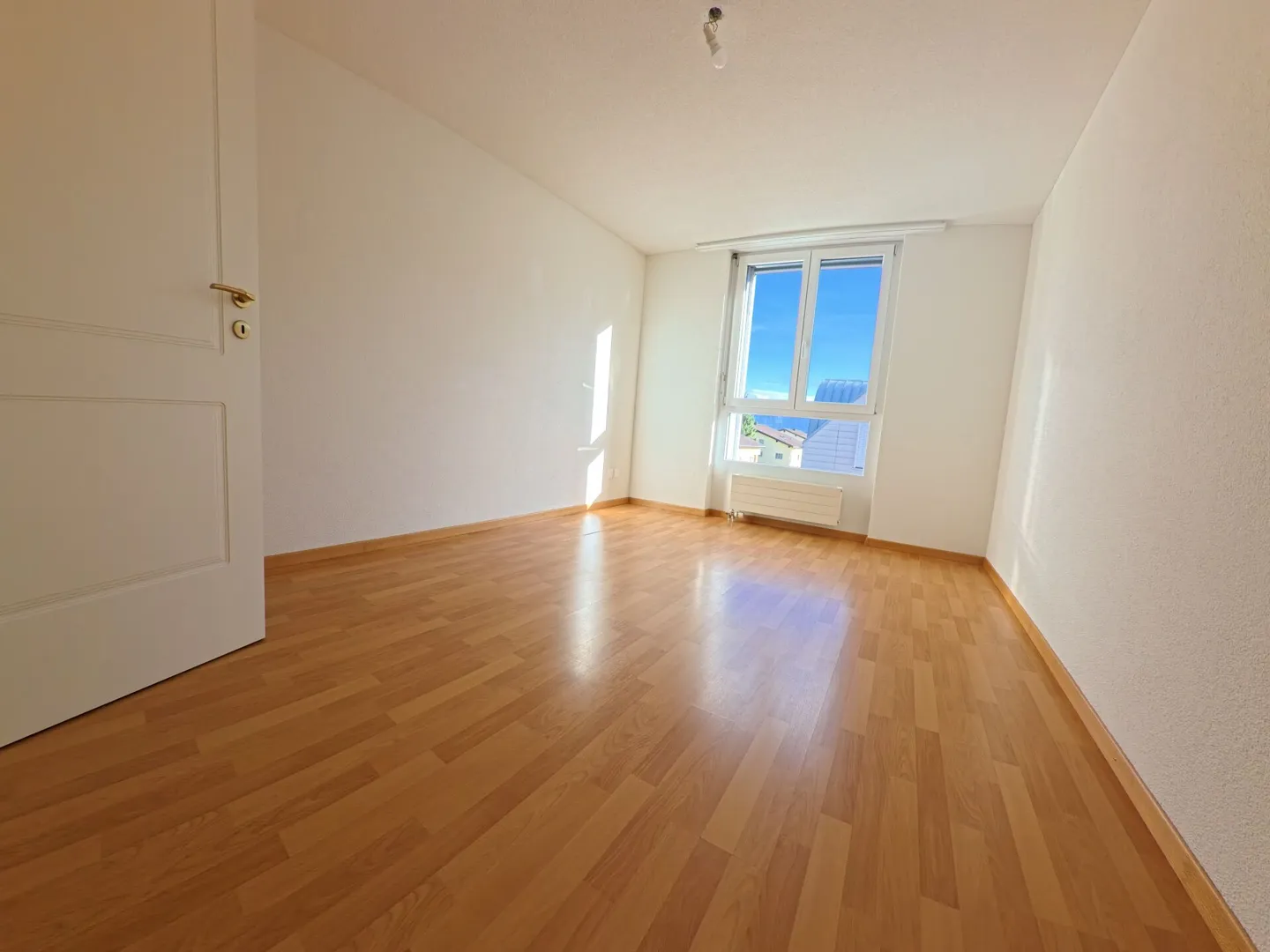 Vivere centralmente sopra i tetti: Maisonette elegante di 5,5 stanze per famiglie - Foto 9 di 14