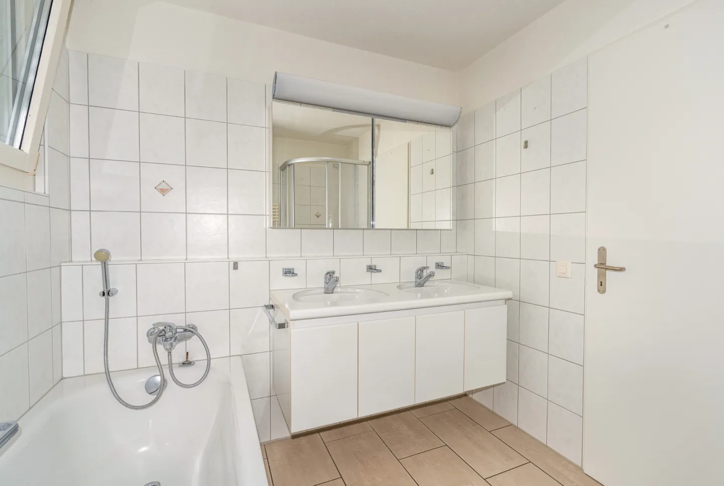Casa bifamiliare di 6,5 stanze in una posizione adatta alle famiglie - Foto 9 di 13