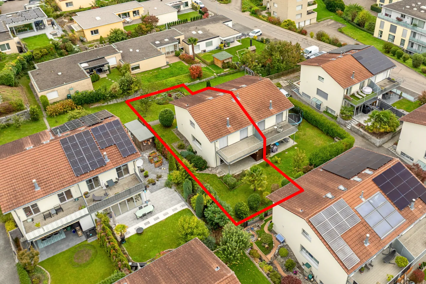 Casa bifamiliare di 6,5 stanze in una posizione adatta alle famiglie - Foto 3 di 13