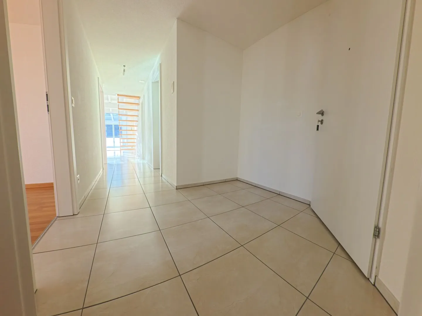 Vivere centralmente sopra i tetti: Maisonette elegante di 5,5 stanze per famiglie - Foto 11 di 14