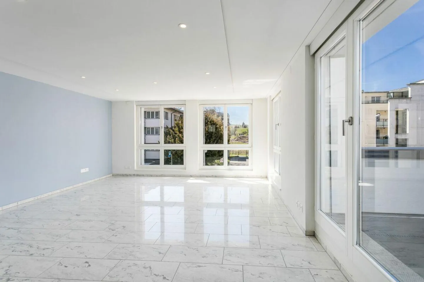 Helle 3.5-Zimmer-Wohnung mit Wintergarten - Foto 3 von 7