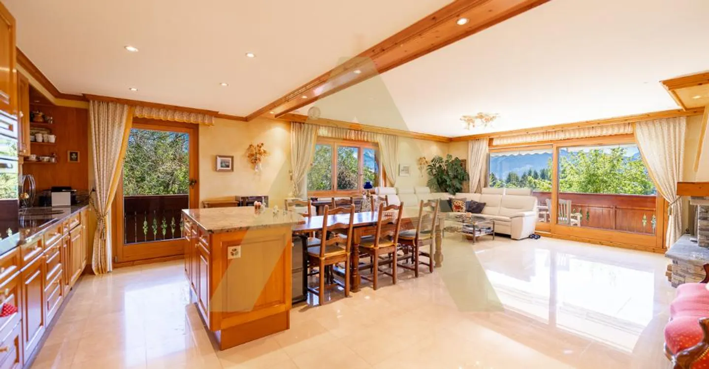 Elegant apartment close to the center of the resort - Photo 2 of 8