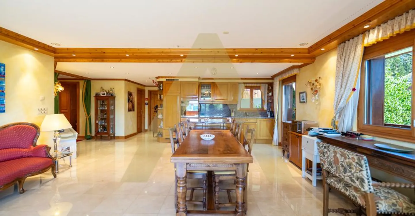 Elegant apartment close to the center of the resort - Photo 3 of 8