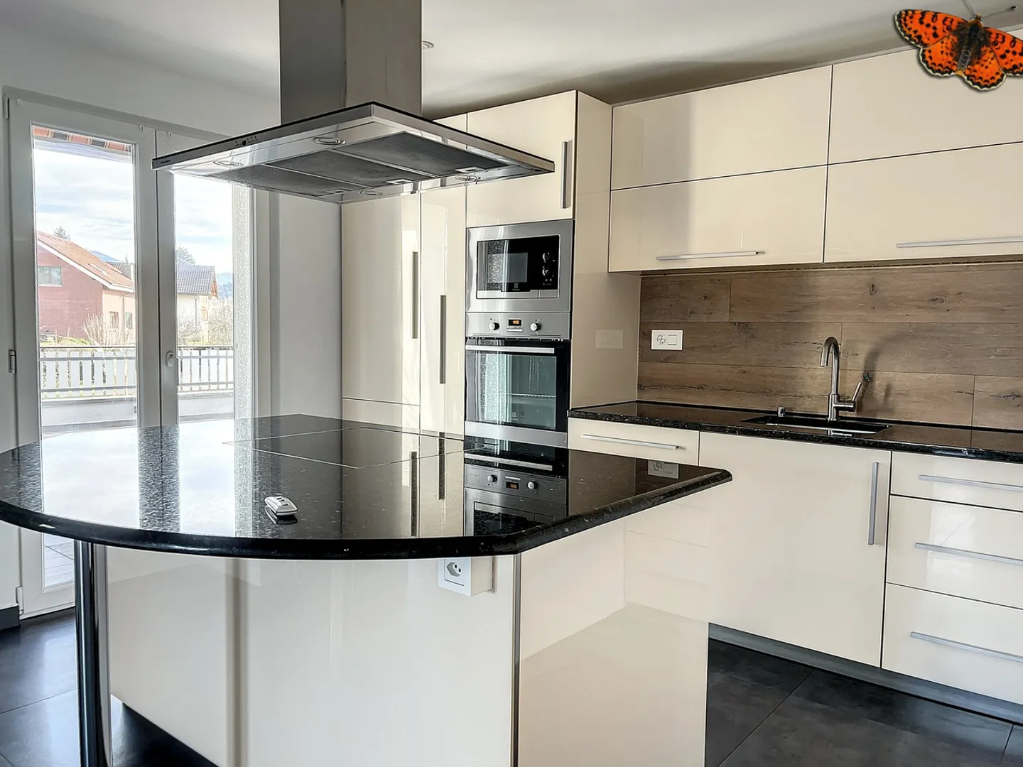 4.5 ROOMS - With a large terrace! - Photo 2 of 12