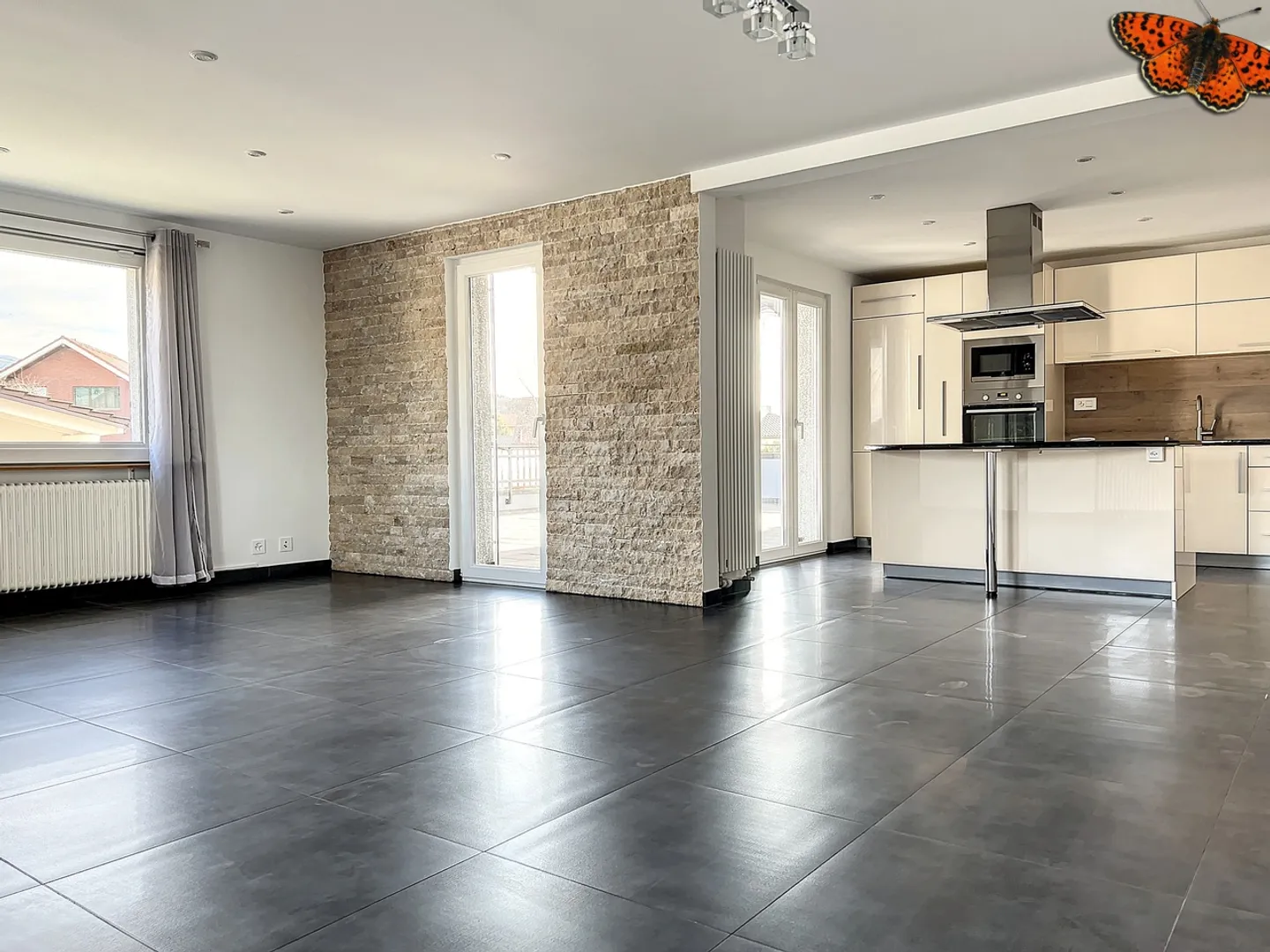 4.5 ROOMS - With a large terrace! - Photo 3 of 12