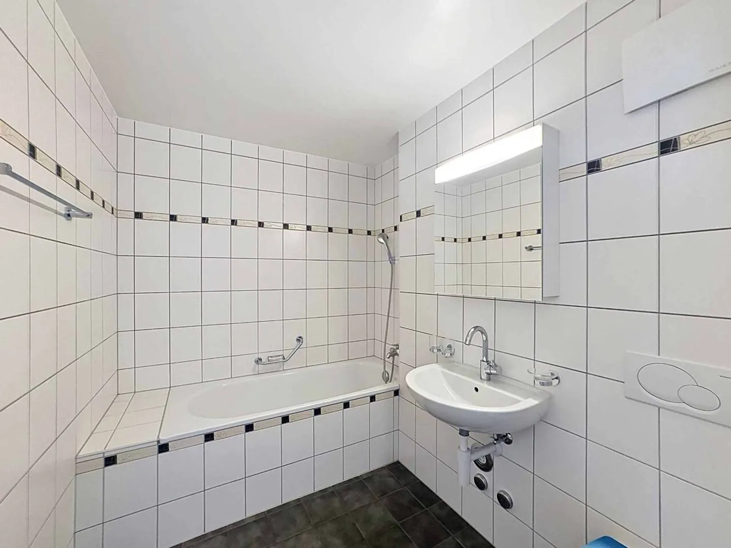 Ampio appartamento di 4.5 locali di 137.7 m2 con soppalco e balconi coperti - Foto 7 di 11