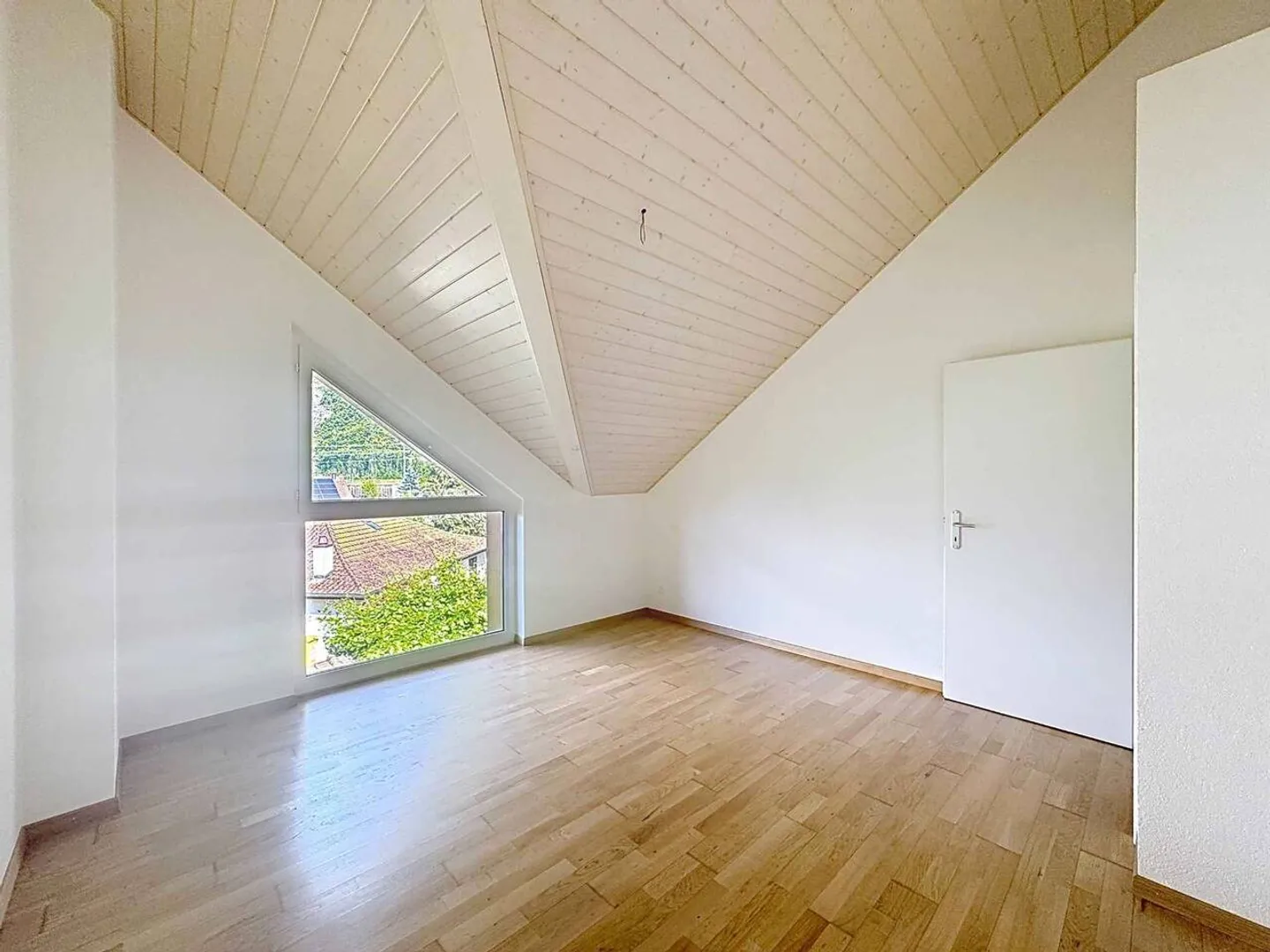 Ampio appartamento di 4.5 locali di 137.7 m2 con soppalco e balconi coperti - Foto 8 di 11