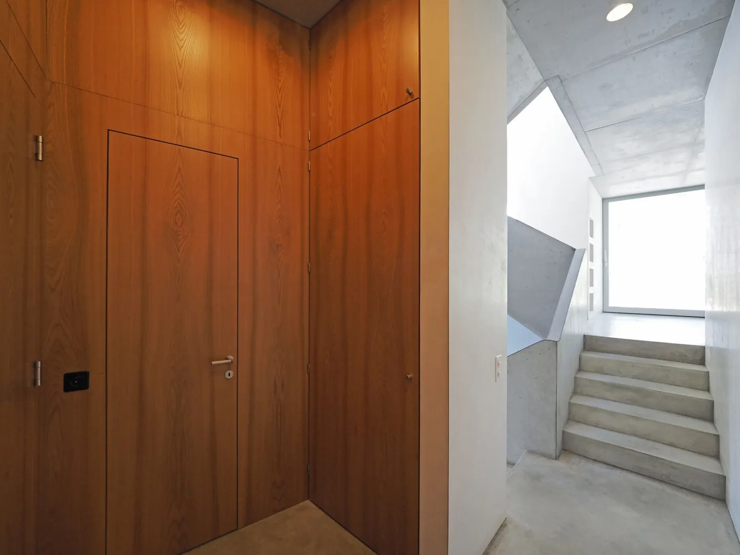 High-Quality Property on the Sunny Slope - Photo 3 of 9