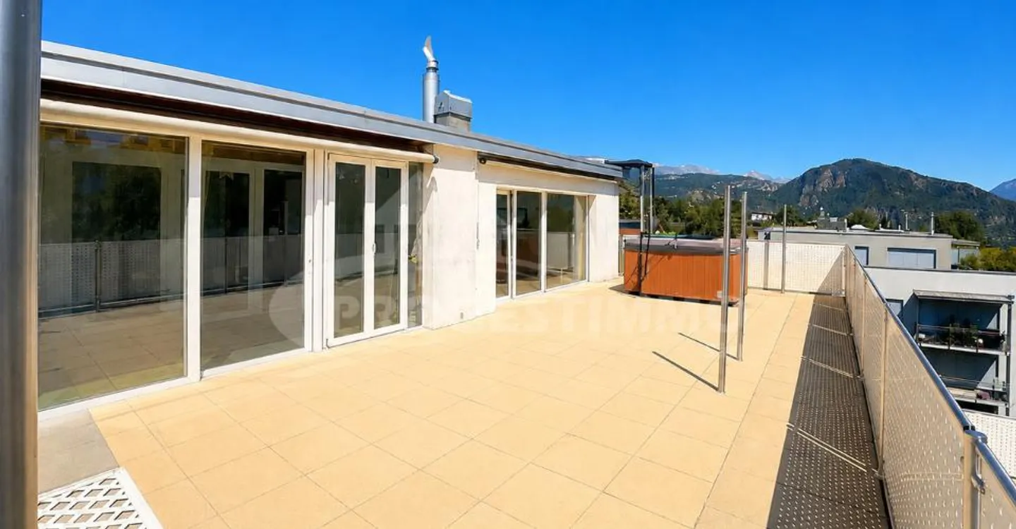 An Exceptional Penthouse with Two Terraces & Jacuzzi - Photo 10 of 12