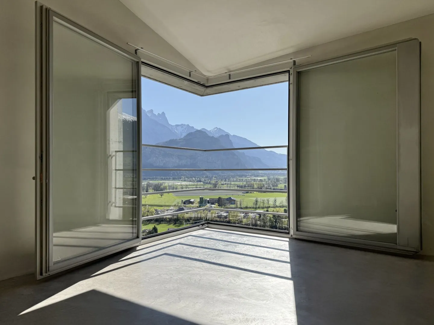 High-Quality Property on the Sunny Slope - Photo 5 of 9
