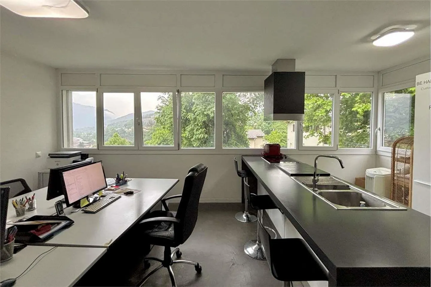Bright and furnished office in a strategic location - Photo 12 of 13