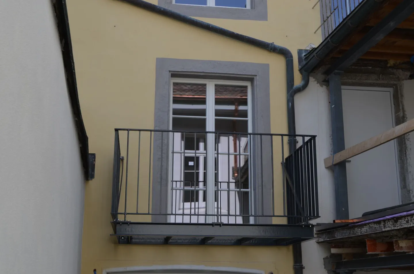 Beautiful Old Town Apartment with Charm - Photo 11 of 12