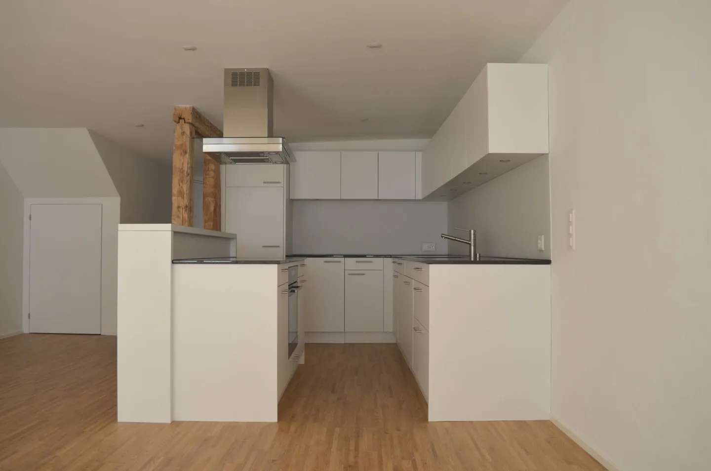 Beautiful Old Town Apartment with Charm - Photo 2 of 12