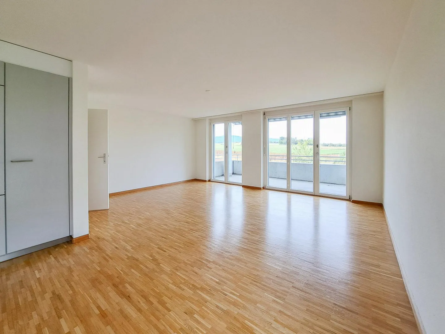 Modern 3-room apartment, ground floor - Photo 4 of 12