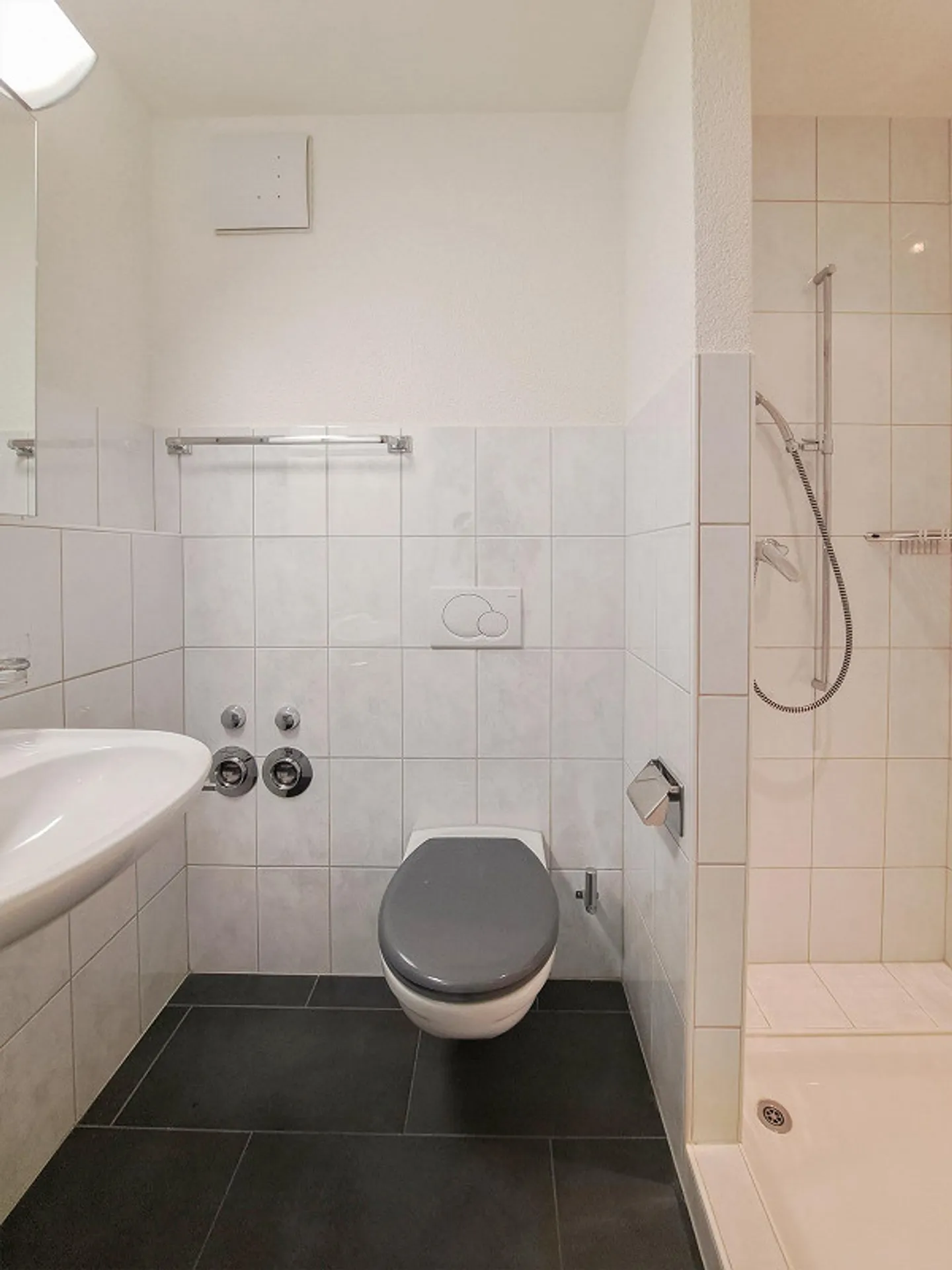 Modern 3-room apartment, ground floor - Photo 10 of 12