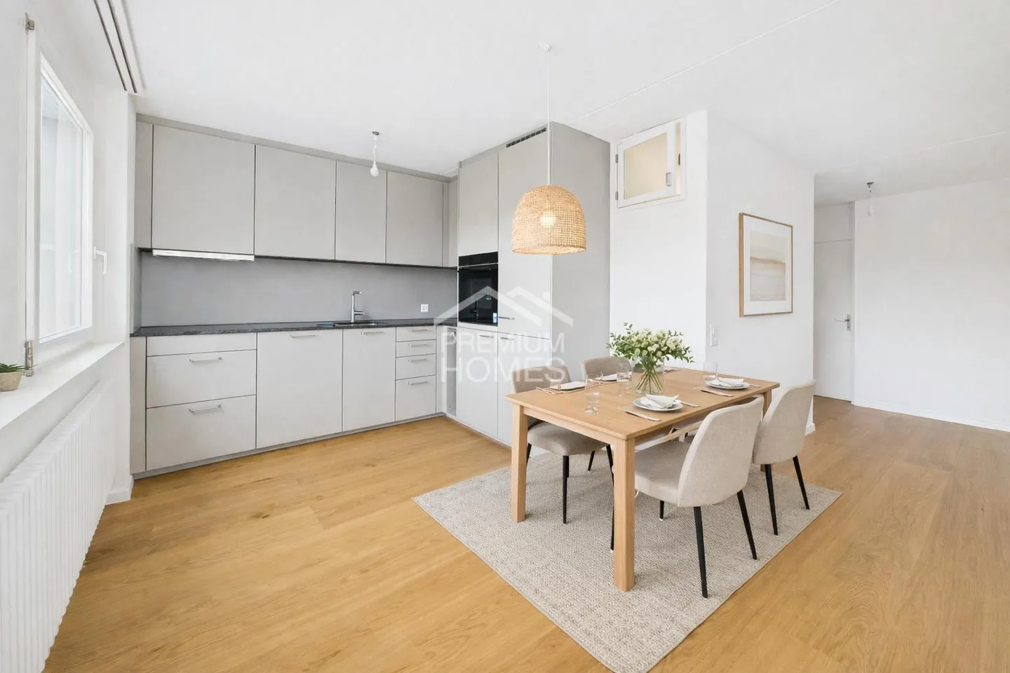 Appartamento moderno con balcone - Foto 2 di 8