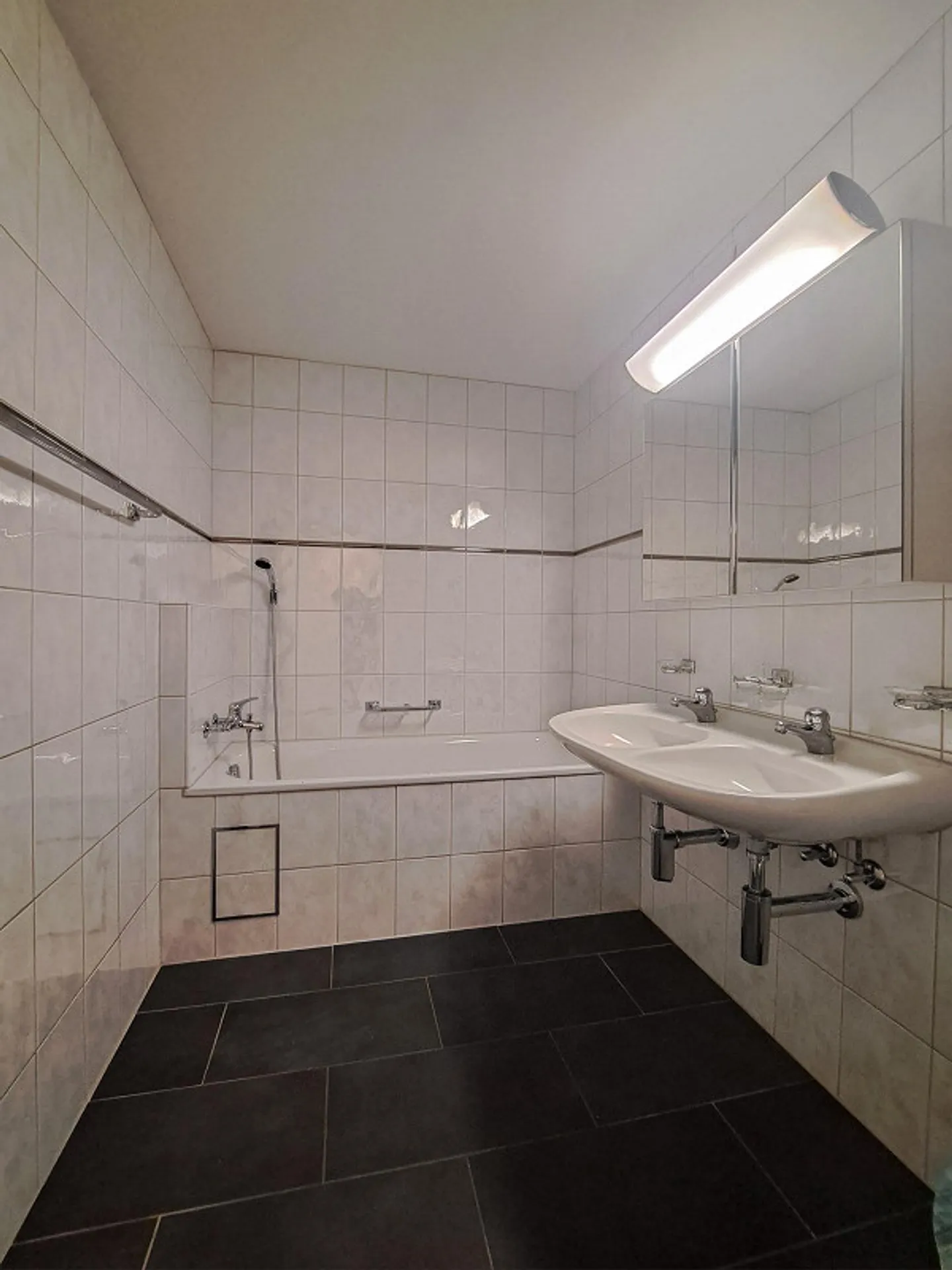 Modern 3-room apartment, ground floor - Photo 11 of 12