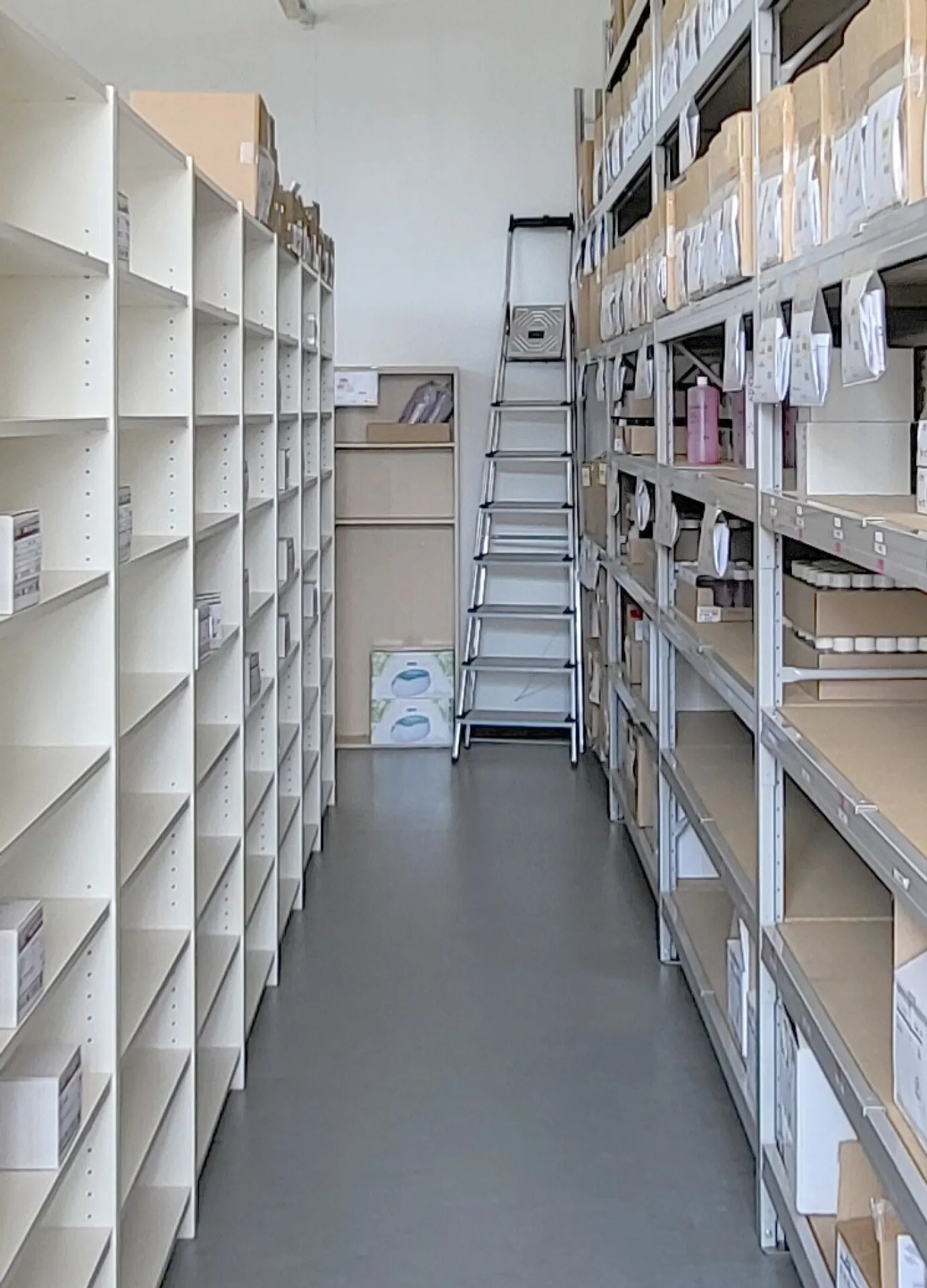 Commercial/Office Space with Water Connection Directly at the Goods Lift - 228 m2! - Photo 7 of 14