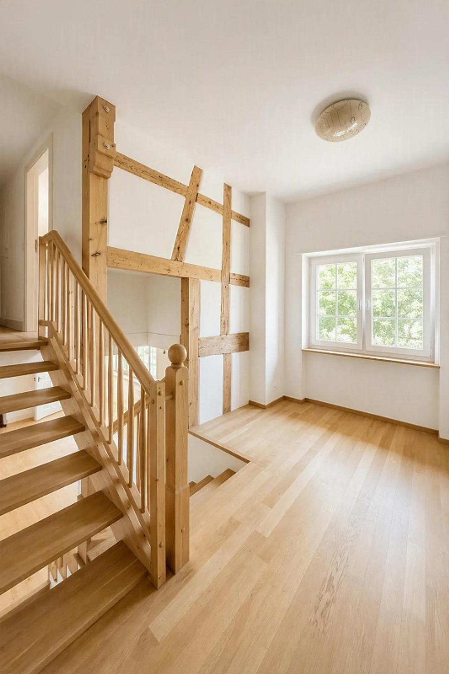 Charmant maison de 4,5 pièces avec grand jardin - Photo 3 sur 11