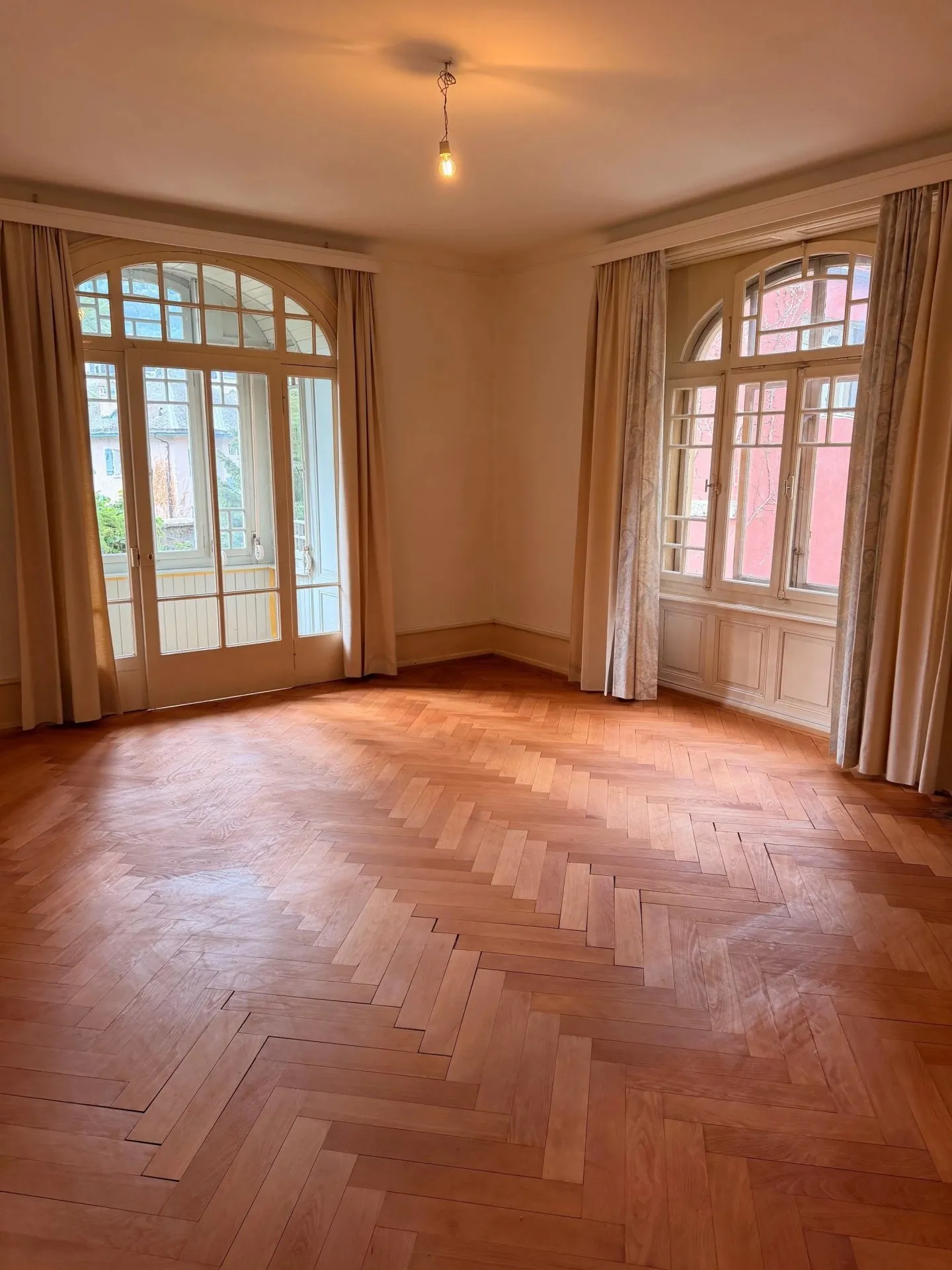 For rent 5.5-room apartment in a magnificent property in the city center of Sion - Photo 9 of 12