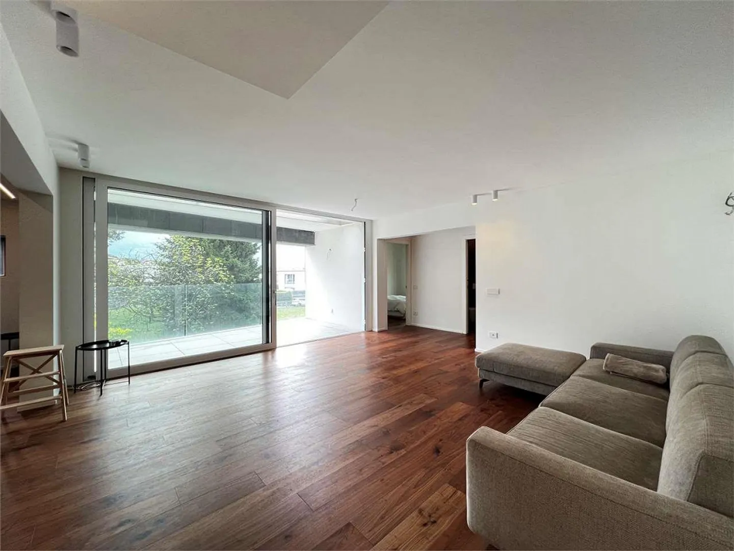 Ref. 2682 Comano Penthouse 3.5 Zimmer renoviert mit großer Terrasse - Foto 4 von 10