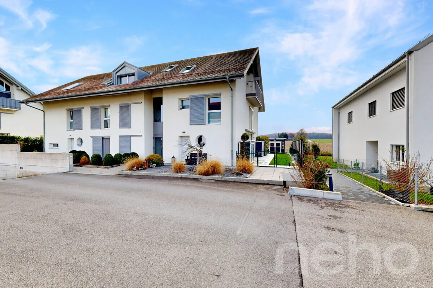 Attic apartment 5.5 rooms in Arnex-sur-Nyon, charm and tranquility - Photo 1 of 12