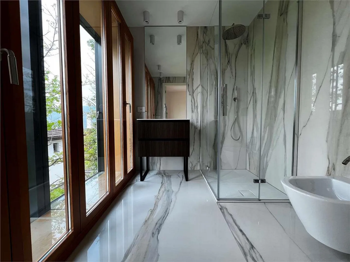 Ref. 2682 Comano Penthouse 3.5 Zimmer renoviert mit großer Terrasse - Foto 7 von 10