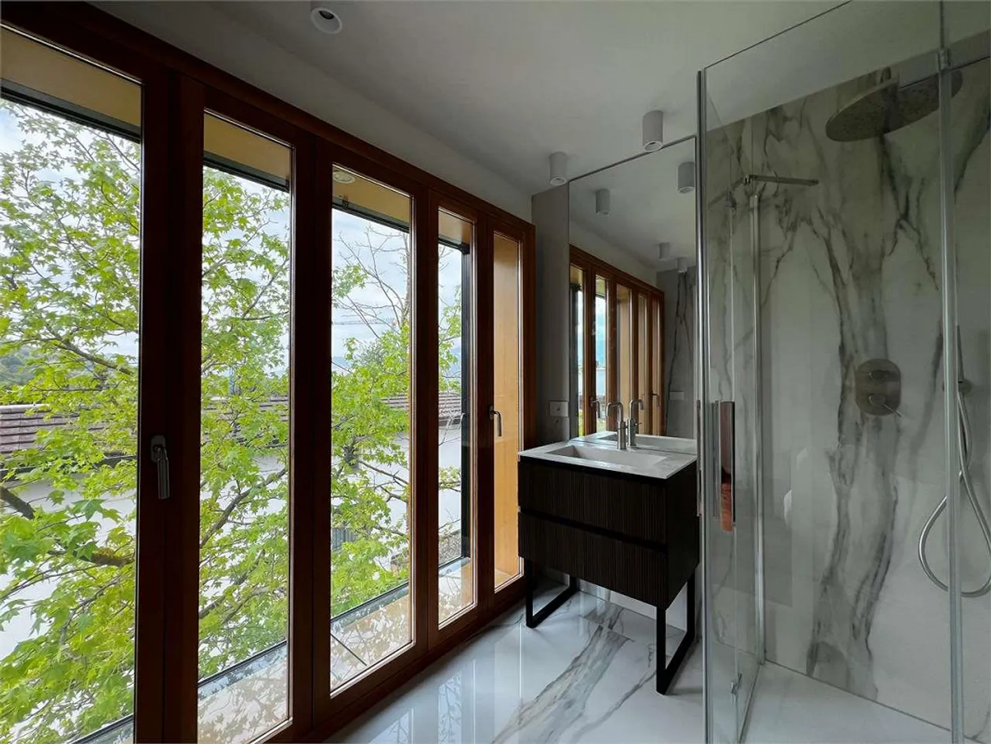 Ref. 2682 Comano Penthouse 3.5 Zimmer renoviert mit großer Terrasse - Foto 8 von 10