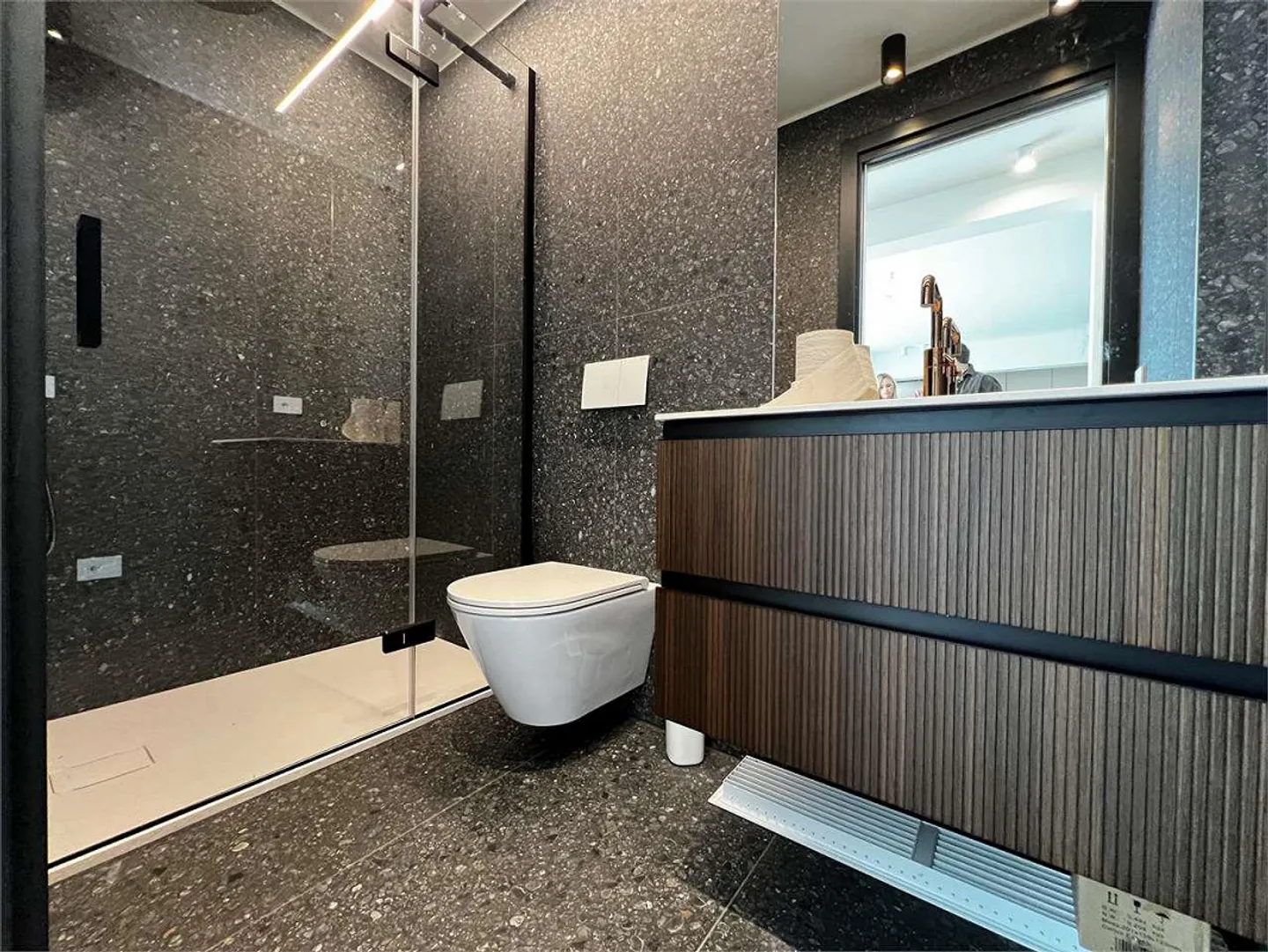 Ref. 2682 Comano Penthouse 3.5 Zimmer renoviert mit großer Terrasse - Foto 10 von 10