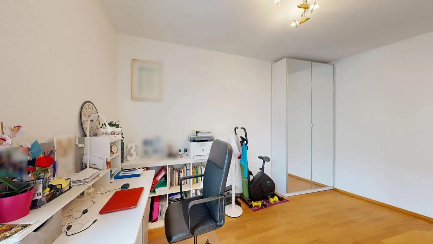 Light-flooded 4.5-room apartment with parking space - Photo 8 of 13
