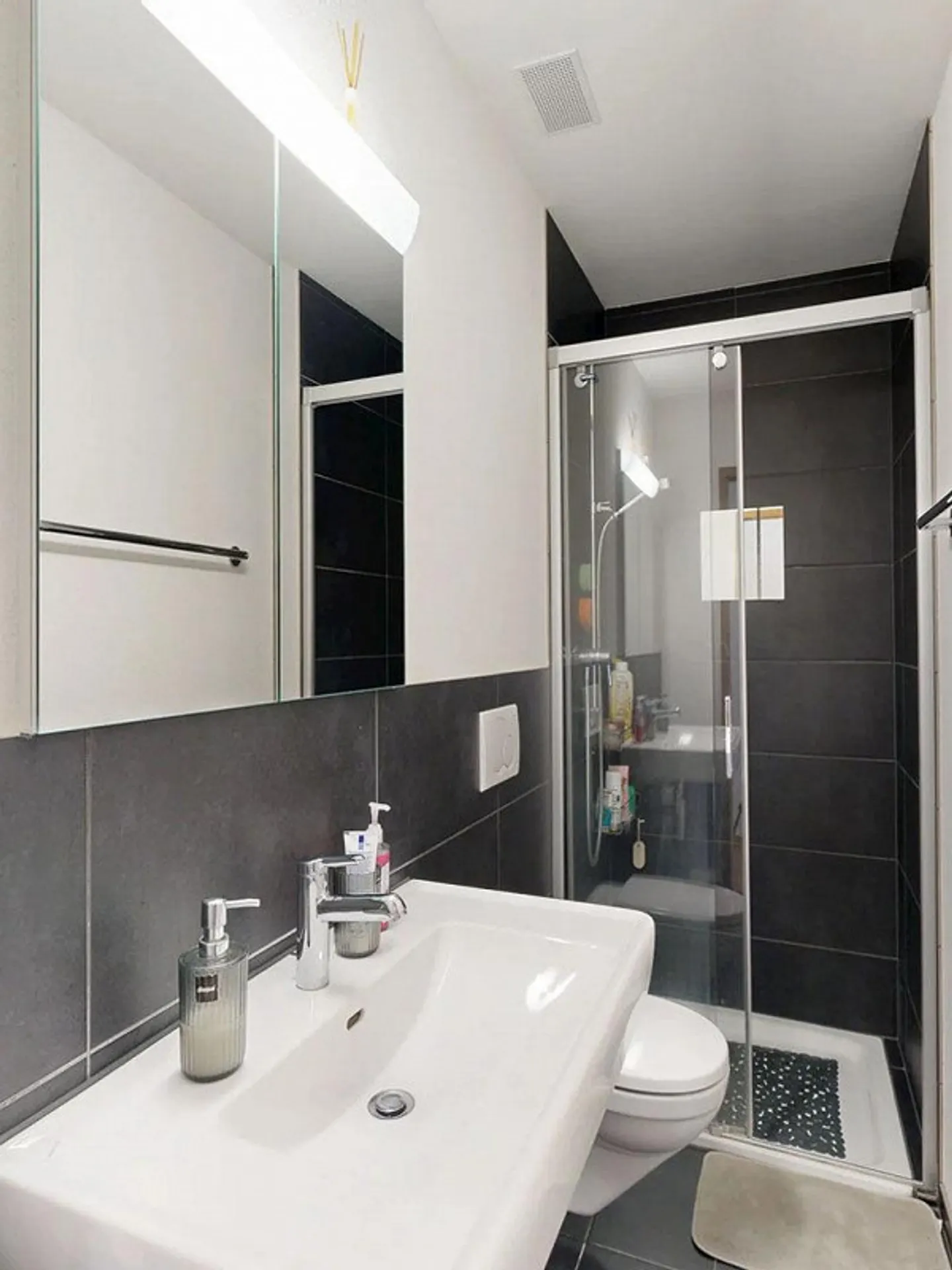 Light-flooded 4.5-room apartment with parking space - Photo 10 of 13