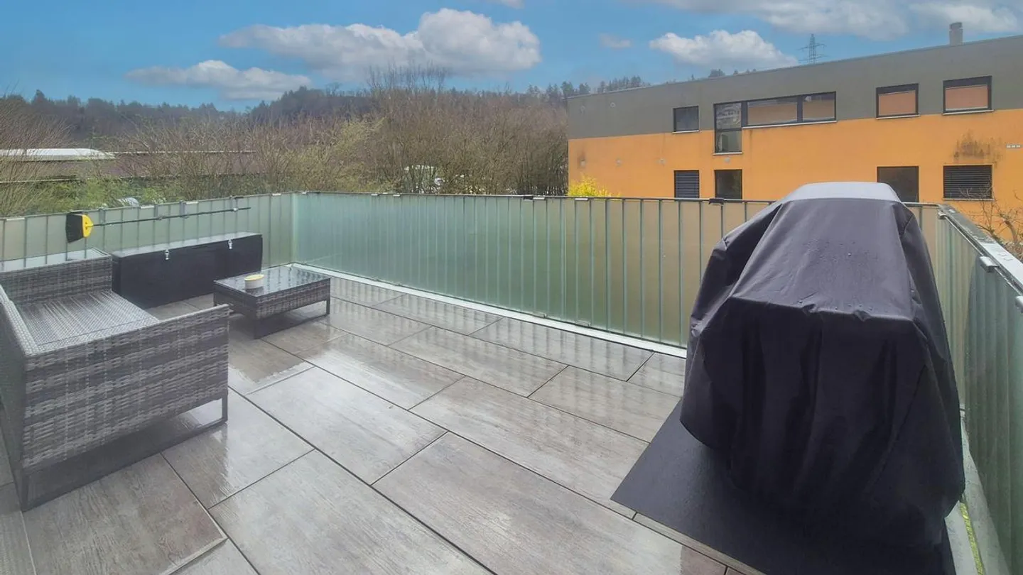 Light-flooded 4.5-room apartment with parking space - Photo 12 of 13