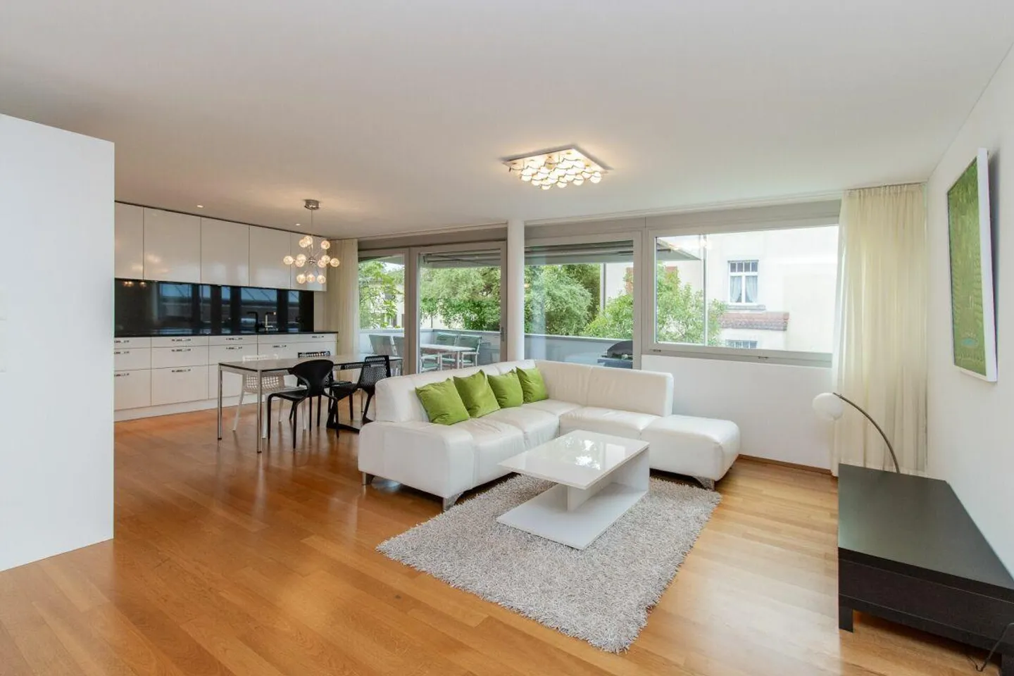 Bezugsbereite 4.5-Zimmer-Wohnung bei der HSG - möbliert, modern und lichtdurchflutet - Foto 2 di 13