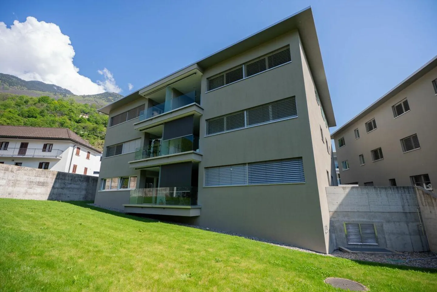 Vendiamo a Monte Carasso bel 4.5 locali attorniato dalla murata - Foto 2 di 17