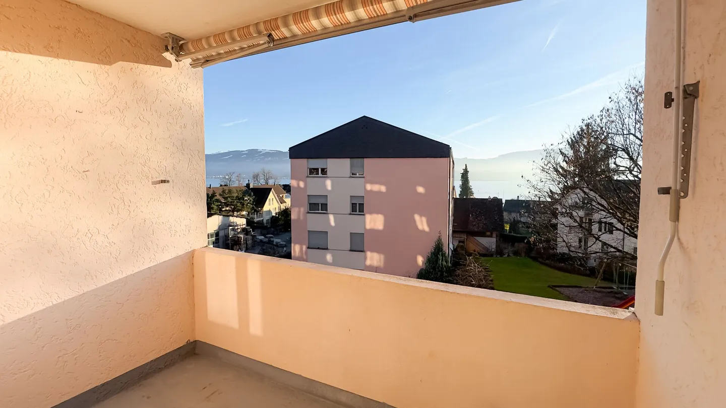 Cozy apartment with lake view - Photo 6 of 11