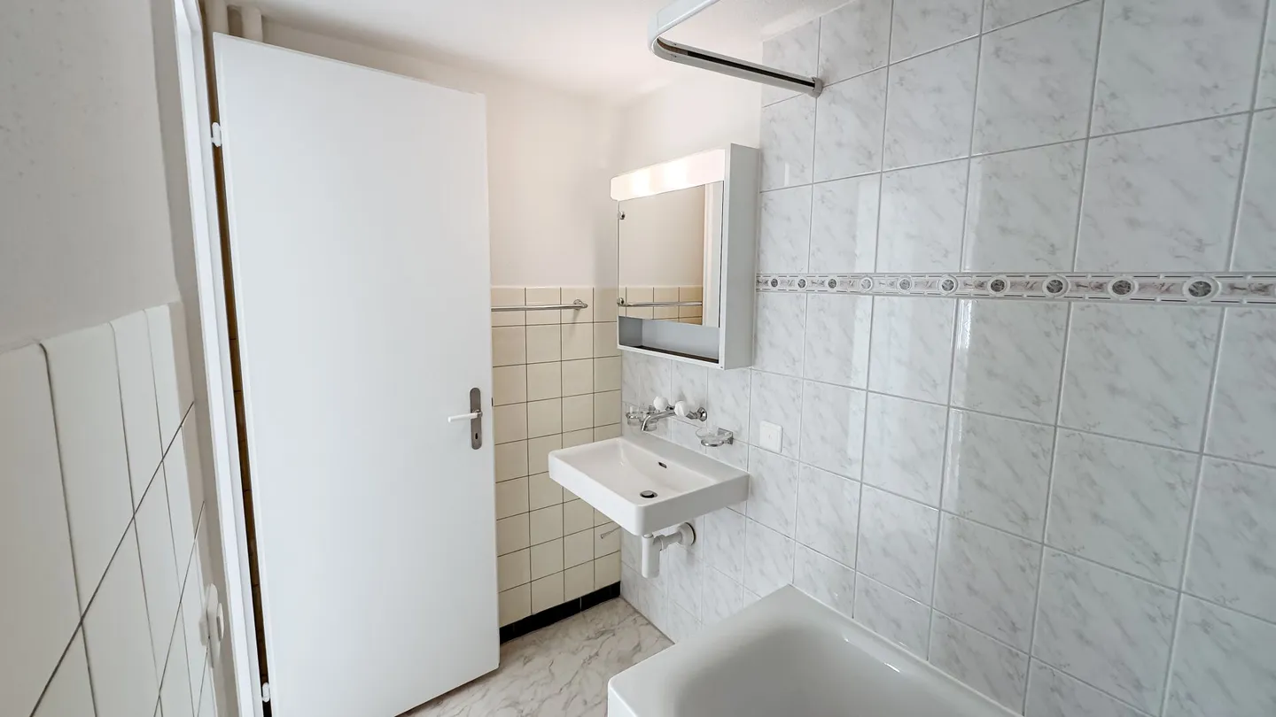 Cozy apartment with lake view - Photo 8 of 11